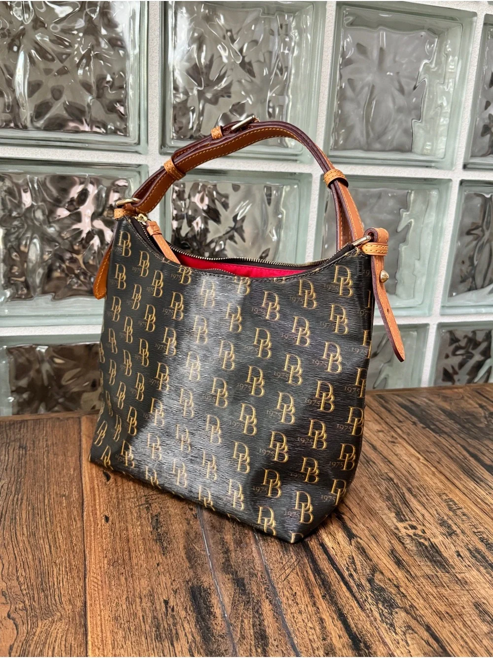 Dooney & Bourke retails $198